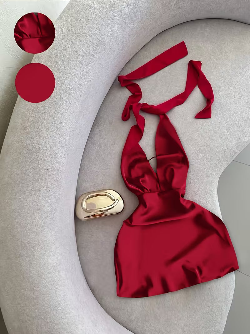 Vestido Corto de Satén 'Pasión Halter' con Espalda Descubierta