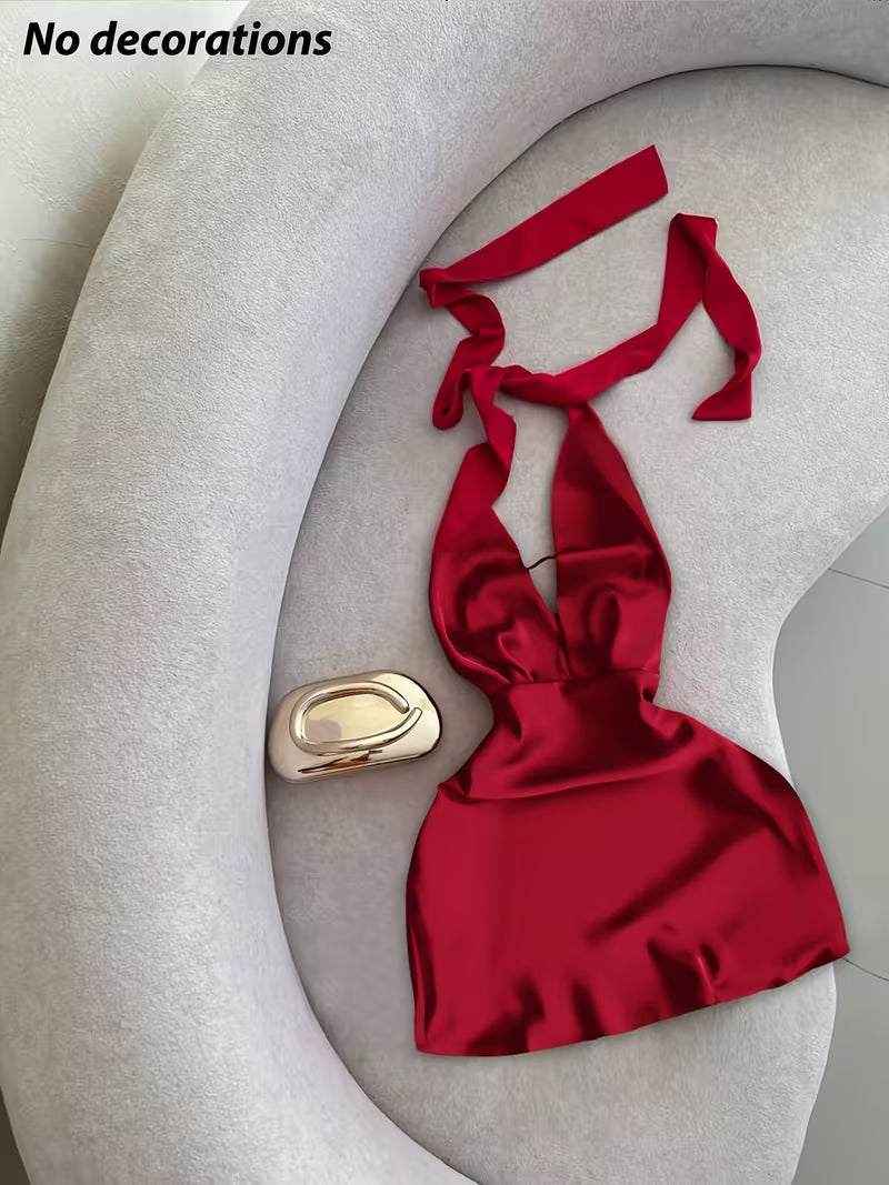 Vestido Corto de Satén 'Pasión Halter' con Espalda Descubierta